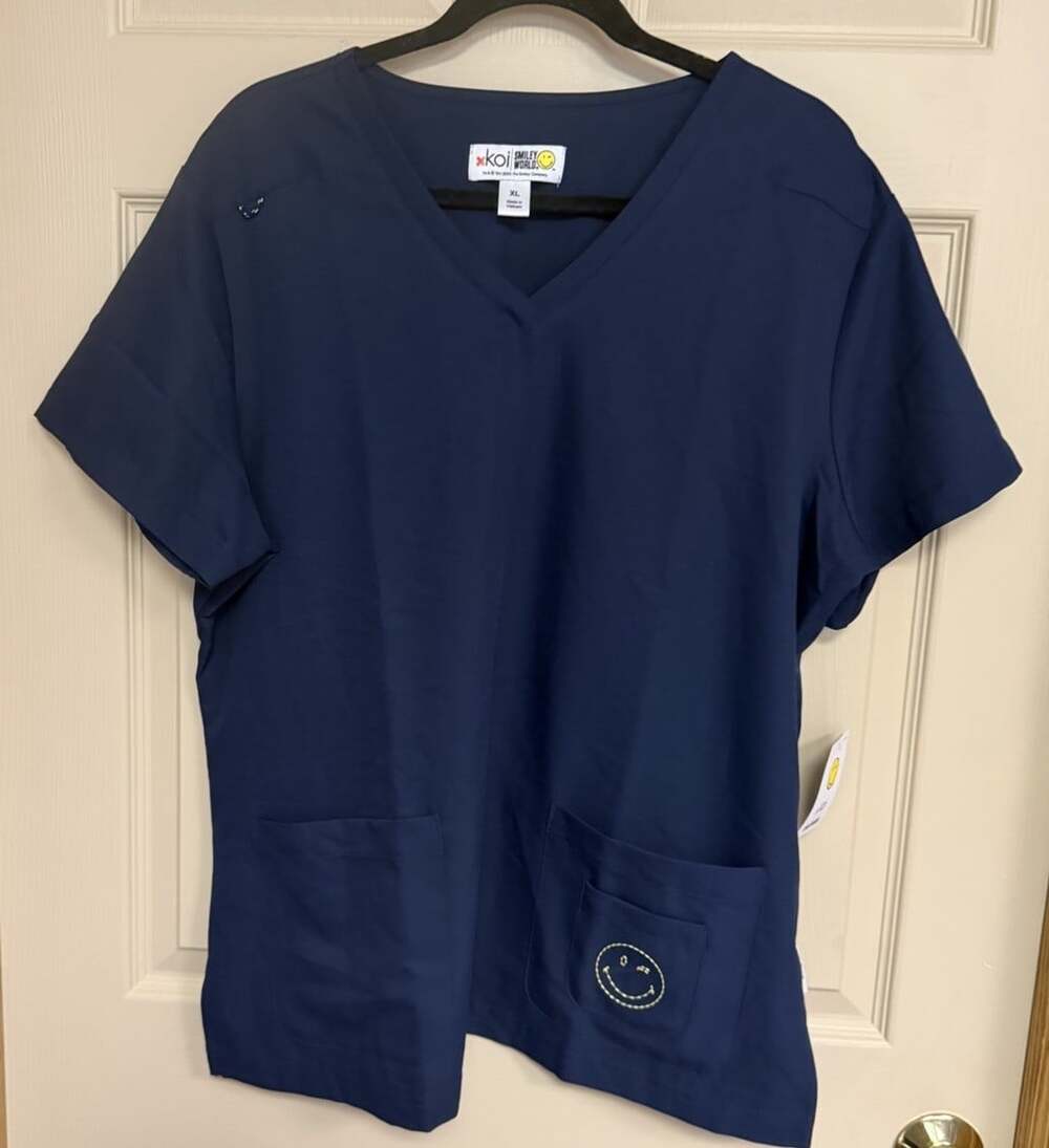 Koi Smiley World NWT Women’s Medical Scrub Top Navy Blue  V-Neck Short Sleeve XL